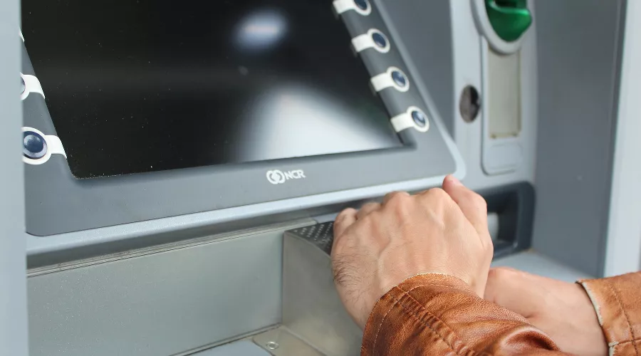 Bankomaty České spořitelny, ČSOB a Raiffeisenbank mění pravidla výběrů